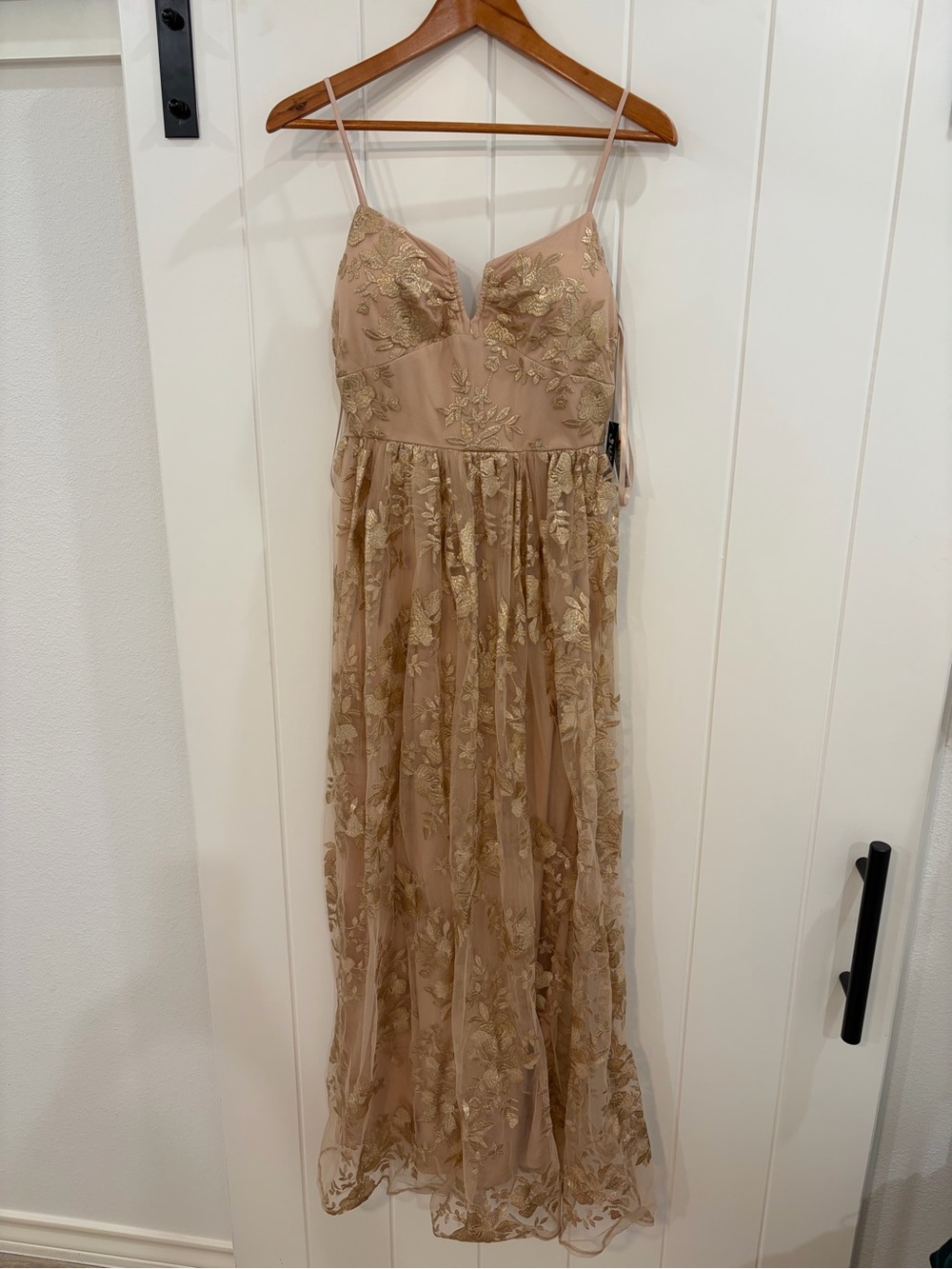 Jump floor- length Dress with Gold Floral Embroidery